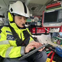 Notärztin im Helikopter {{brizy_dc_image_alt imageSrc=